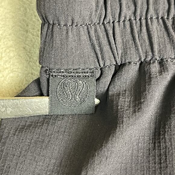 Lululemon Short Mens S Gray License To Train Quick Dry Zip Pocket Stretch - Picture 4 of 11